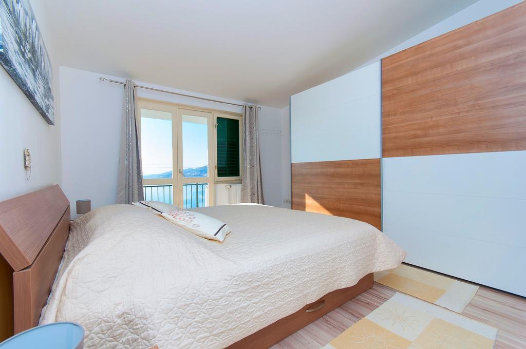 Apartment Lelas Omiš Eksteriør billede
