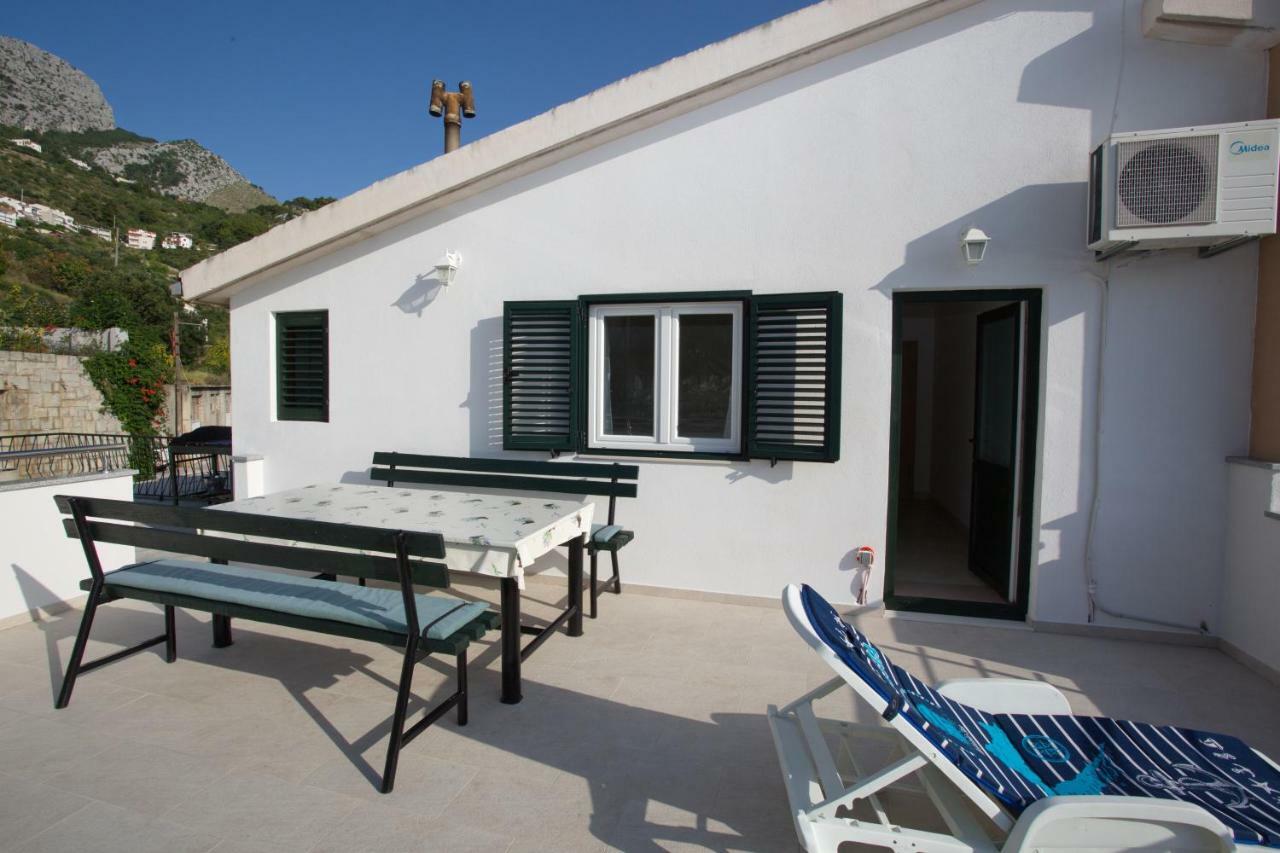 Apartment Lelas Omiš Eksteriør billede