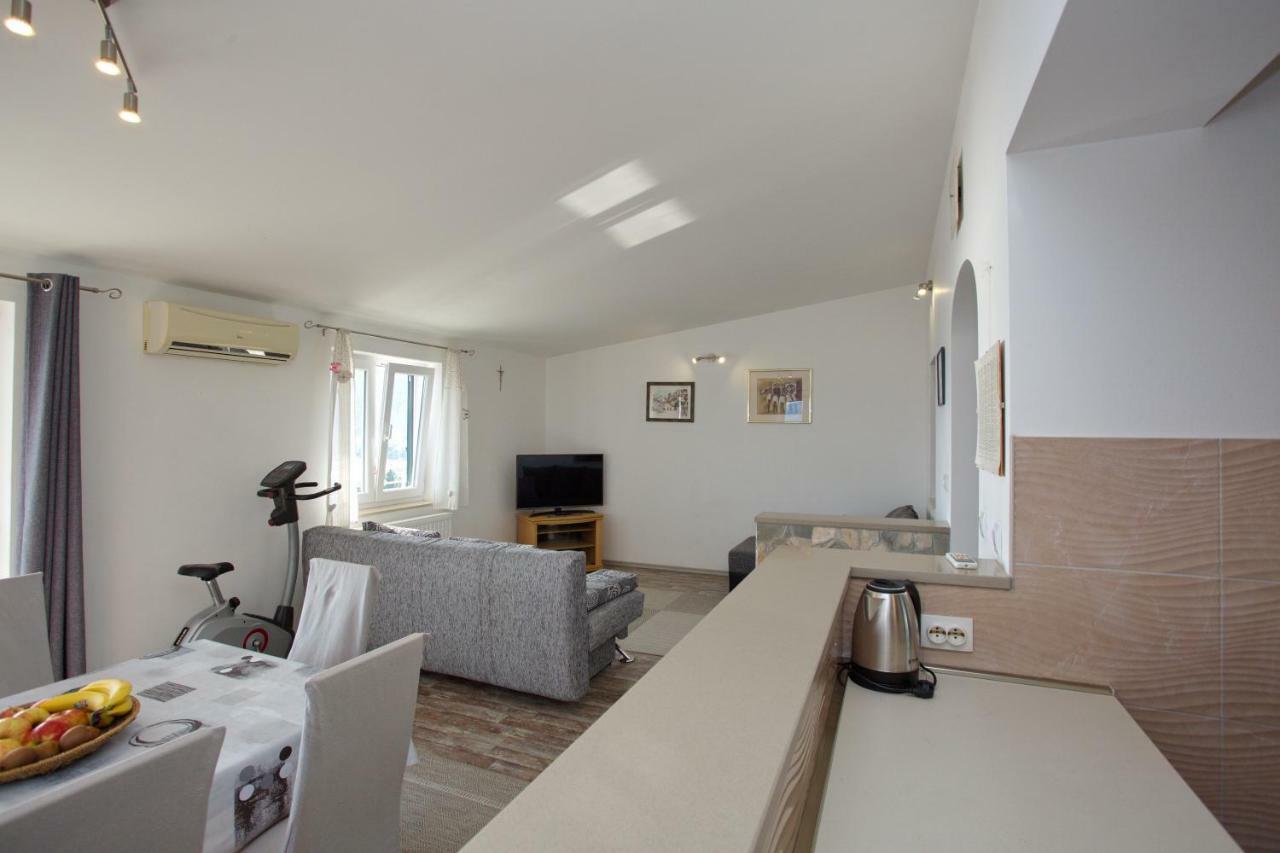 Apartment Lelas Omiš Eksteriør billede